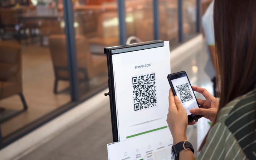 A college student scanning a QR Code for Multichannel Campaigns.